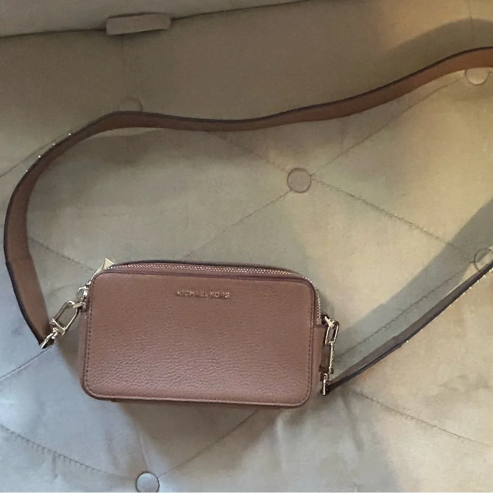 Michael Kors Jet Set Small Double Zip Camera Bag Studded Leather Purse Bag - Picture 3 of 8